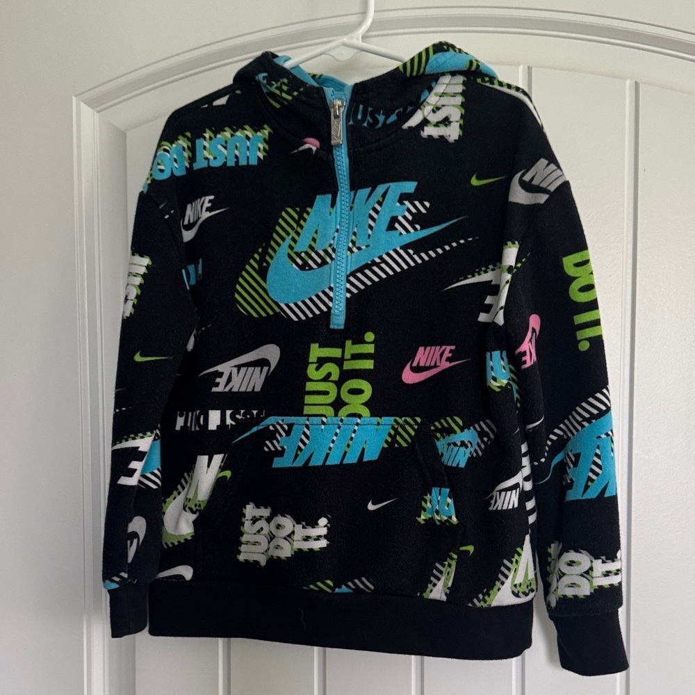Nike Multicolor Graphic Pullover
